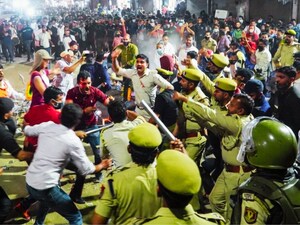 Delhi Demolition Drive Turns Violent: Mob Pelts Stones at Police, 5 Injured