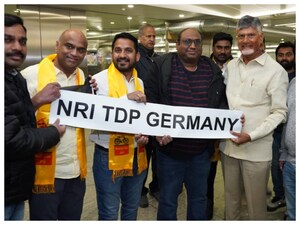 CM Chandrababu Davos Tour : ఆంధ్రప్రదేశ్‌కు పెట్టుబడులే లక్ష్యంగా సీఎం చంద్రబాబు నాయుడు దావోస్‌లోని ప్రపంచ ఆర్థిక సదస్సుకు హాజరయ్యారు. అక్కడ ఆయనకు తెలుగు ప్రజలు ఘనమైన స్వాగతం పలికారు.