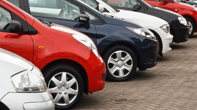 नई या पुरानी कार: आपके लिए कौन सा विकल्प बेहतर है?