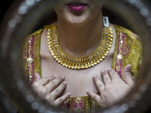 Gold Buy: బంగారం కొంటున్నారా? ఆభరణాల రూపంలో కొంటే మీ డబ్బులు వృధా అయినట్టే! ఎందుకో తెలిస్తే షాక్ అవుతారు!