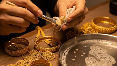 Restore Gold's Shine: Easy Home Cleaning Tips for Lasting Luster