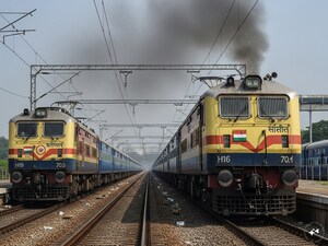 भारतीय रेलवे ने 'ट्रेन्स एट ए ग्लांस 2026' लॉन्च किया: तेज यात्रा, 122 नई ट्रेनें!