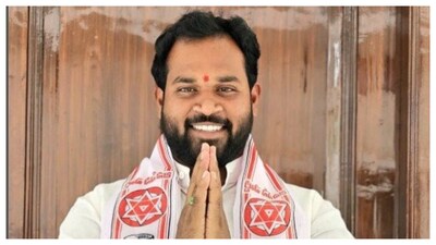 Janasena MLA Arava Sridhar Controversy: జనసేన ఎమ్మెల్యే, ప్రభుత్వ విప్ అరవ శ్రీధర్‌పై ఓ మహిళ అత్యాచార ఆరోపణలు చేశారు. ఆయన ఏడాదిన్నరగా తనపై అత్యాచారం చేస్తున్నారంటూ ఆమె ఒక వీడియోను విడుదల చేశారు. ఇప్పుడు ఈ విషయం రాష్ట్రవ్యాప్తంగా హాట్ టాపిక్‌గా మారింది. దీనిపై స్పందిస్తూ, జనసేన పార్టీ ఒక లేఖను విడుదల చేసింది.