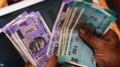 Pension News: పెన్షనర్లకు ప్రభుత్వం భారీ ధమాకా! రూ.10,000కు పెన్షన్ పెంపు?