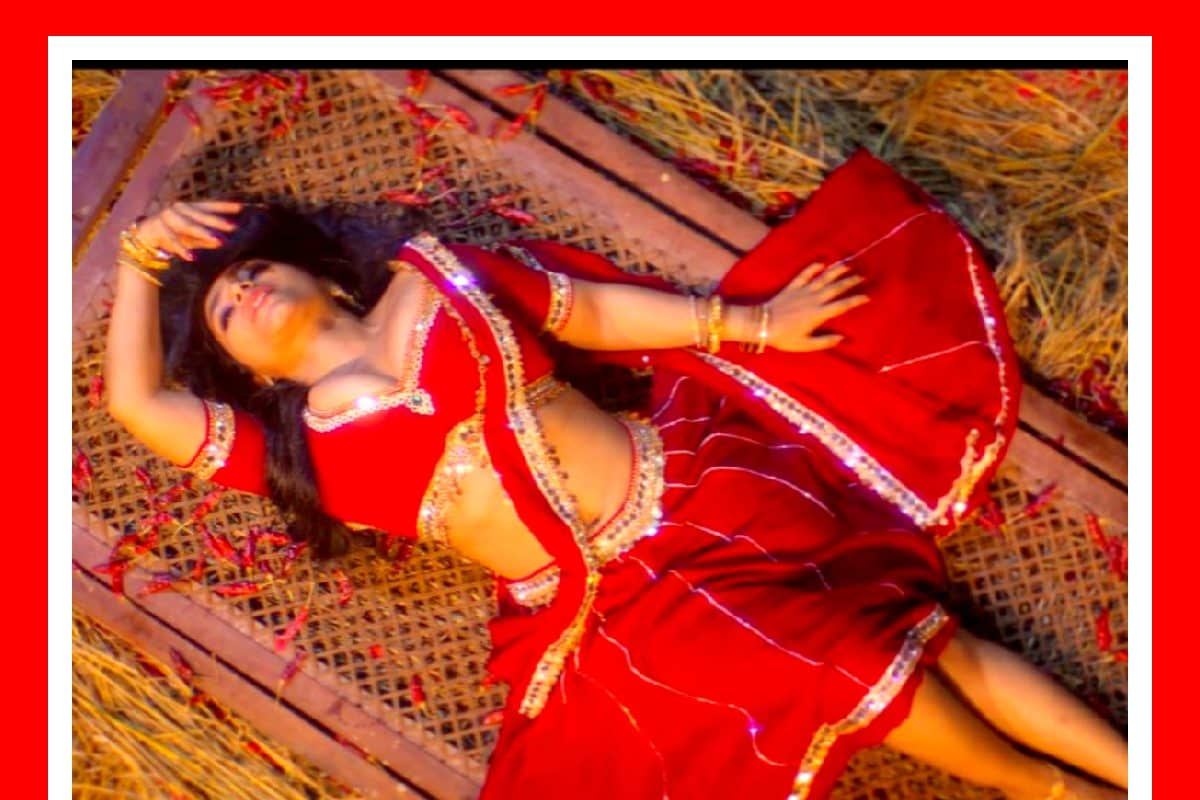 Komala Thaamara: రూల్స్ పక్కనపెట్టిన రజిష విజయన్.. కోమల తామర సాంగ్‌లో అందాల ఆరబోత