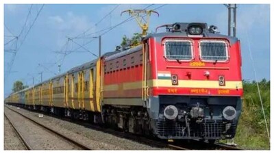 Indian Railway: ఇవాళ్టి నుంచి పలు రకాల ట్రైన్స్ తాత్కాలికంగా రద్దు చేసినట్లు భారత రైల్వే ప్రకటించింది. ఈ రైళ్లలో ప్రయాణించేవారు రైల్వే అధికారిక వెబ్ సైట్‌లో వివరాలు తెలుసుకోవాలని సూచించారు. అలాగే రద్దుగల కారణాలను వెల్లడించారు.