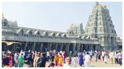 Tour Package: హైదరాబాద్ నుంచి వన్ డే టూర్ ప్యాకేజీ... యాదాద్రి, కొలనుపాక, స్వర్ణగిరి, పోచంపల్లి చూసేయొచ్చు Tour Package: హైదరాబాద్ నుంచి వన్ డే టూర్ ప్యాకేజీ... యాదాద్రి, కొలనుపాక, స్వర్ణగిరి, పోచంపల్లి చూసేయొచ్చు