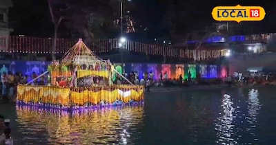 <b>శ్రీశైలంలో కన్నులపండువగా తెప్పోత్సవం.. పుష్కరిణిలో విహరించిన ఆదిదంపతులు!</b>