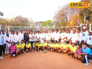 వాలీబాల్ క్రీడాకారులతో ప్రభుత్వ విప్ వేములవాడ ఎమ్మెల్యే ఆది శ్రీనివాస్ 