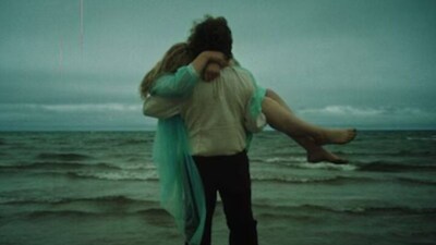 कोमा, याददाश्त और एक अजीब शादी: 'हनी बंच' थ्रिलर अब ओटीटी पर.