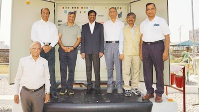 हैदराबाद मेट्रो ने उप्पल डिपो में 1.2 मेगावाट का नया सौर ऊर्जा संयंत्र शुरू किया.