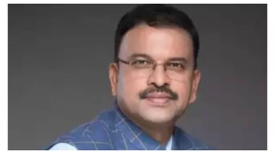 VV Lakshminarayana: తెలుగు రాష్ట్రాల్లో ప్రత్యేక పేరును సంపాదించిన మాజీ ఐపీఎస్ అధికారి వి.వి. లక్ష్మీనారాయణ కొత్త ఉద్యోగంలో చేరారు. మేఘా ఇంజినీరింగ్ గ్రూప్ సంస్థ ఈవీ ట్రాన్స్ ప్రైవేట్ లిమిటెడ్ ఆపరేషన్స్ వైస్ ప్రెసిడెంట్‌గా ఆయన నియమితులు అయ్యారు.