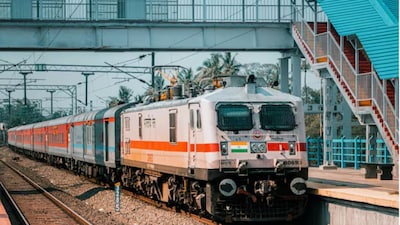 Special Trains: రైల్వే ప్రయాణికులకు శుభవార్త.. ఏకంగా 1,500 స్పెషల్ ట్రైన్స్, ఏ ఏ రూట్లలో అంటే.. 