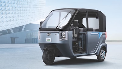 Mahindra Electric Auto: ఒక్కసారి ఛార్జ్ చేస్తే 200 కి.మీ.. మహీంద్రా ఎలక్ట్రిక్ ఆటో అదిరింది, రూ.20 లక్షల ఇన్సూరెన్స్ ఫ్రీ! రూ.26 వేల డిస్కౌంట్, ధర ఎంతంటే..