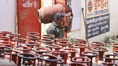 LPG e-KYC Process: ఎల్‌పీజీ కస్టమర్లకు అలర్ట్... ఇంట్లోనే కేవైసీ ప్రాసెస్... ఈ స్టెప్స్ ఫాలో అయితే చాలు (ప్రతీకాత్మక చిత్రం)