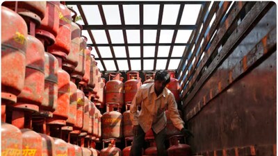 मोदी सरकार का गैस राशनिंग प्लान: LPG बुकिंग अवधि बढ़ी, आवश्यक सेवाओं को प्राथमिकता.