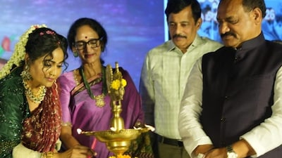 Anjanidevi, Shyamaladevi Honored with 'Bapu Bomma - Viswa Mahila' Awards