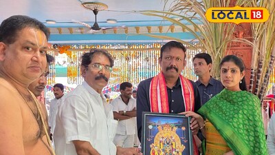 వాడపల్లి వెంకటేశ్వర స్వామి సన్నిధిలో సినీ రాజకీయ ప్రముఖులు