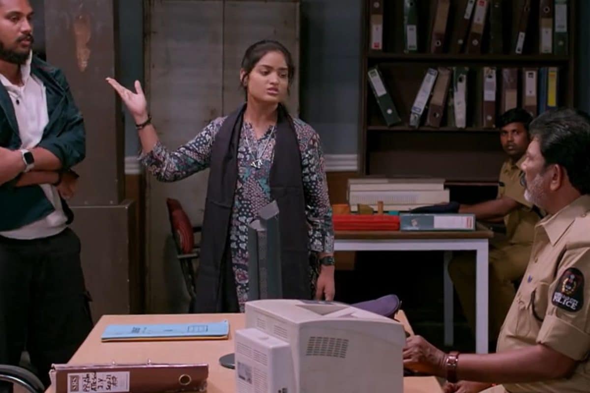 ‎Brahmamudi Serial Today march 16th Episode: ఎండి చెంప పగలగొట్టిన రాజు.. పోలీసులకు దొరికిపోయిన లక్కీ!