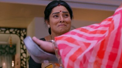 Brahmamudi: Aparna Begs Rekha for Antidote, Indu's Grandfather in Danger