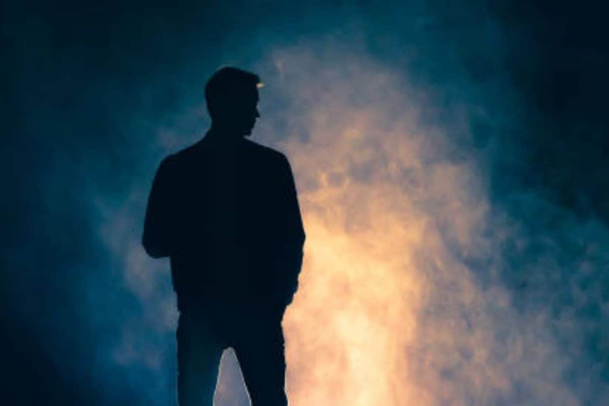 Tollywood: చిన్న సినిమా.. పెద్ద వివాదం.. పబ్లిసిటీ ఖర్చులు ఇవ్వకుండా అమెరికా వెళ్లిన నిర్మాత..!