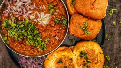 घर पर बनाएं मुंबई जैसा वड़ा पाव: NDTV Food के 5 आसान टिप्स से पाएं परफेक्ट स्वाद.