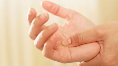 Itching Palms? What Shakuna Shastra Says About Money, Luck, and Omens!