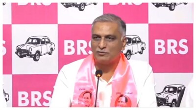 Harish rao: బీఆర్ఎస్ డిప్యూటీ ఫ్లోర్ లీడర్, మాజీ మంత్రి హరీశ్ రావు ఆదివారం తెలంగాణ భవన్‌లో మీడియాతో మాట్లాడుతూ, పొంగులేటి శ్రీనివాసరెడ్డి అక్రమ మైనింగ్ వ్యవహారం బయటపడిన తర్వాత తనపై బురదజల్లే ప్రయత్నాలు జరుగుతున్నాయని తీవ్రంగా విమర్శించారు. తన కుటుంబ సభ్యుల పేర్లను కూడా లాగుతున్నారని ఆరోపించారు.