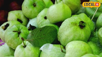 अमरूद छिलके सहित खाएं या छीलकर? विशेषज्ञ बताते हैं सही तरीका.