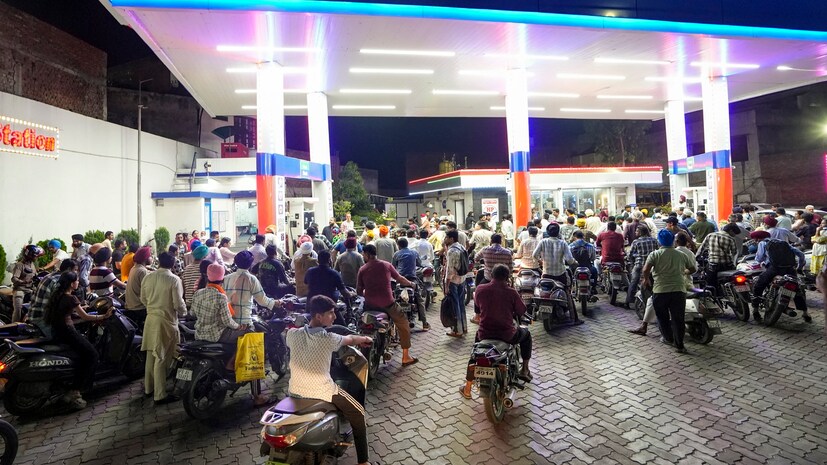 today petrol price in Telangana, petrol price today hyderabad, petrol and diesel price in hyderabad today, petrol price in hyderabad last 10 days, petrol price in hyderabad increase, petrol price hyderabad yesterday, petrol price today, పెట్రోల్ ధరల పెంపు వార్తలు, పెట్రోల్ డీజిల్ ధరలు, పెట్రోల్ ధరల పెంపు, పెట్రోల్ డీజిల్ ఫేక్ న్యూస్, పెట్రోలియం మంత్రిత్వ శాఖ ప్రకటన, క్రూడ్ ఆయిల్ ధరల ప్రభావం, పెట్రోల్ డీజిల్ తాజా అప్‌డేట్