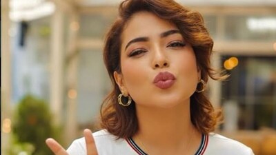 জন্মদিনের আগে টিভি অভিনেত্রী সুভাশিনীর আত্মহত্যা, স্বামীর সঙ্গে বিবাদই কি কারণ?