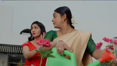 कार्तिका दीपम: ज्योत्स्नाने दीपाला मारण्याचा प्रयत्न केला; कार्तिकने वाचवले