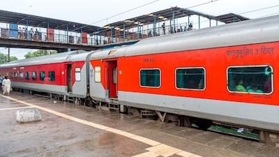 Trains Cancelled: తెలుగు రాష్ట్రాల రైల్వే ప్రయాణికులకు అలర్ట్... ఏప్రిల్ 19 వరకు 15 రైళ్ల రద్దు (ప్రతీకాత్మక చిత్రం)