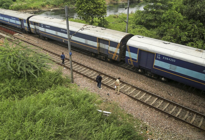 hyderabad to visakhapatnam trains, hyderabad to vizag train ticket price, hyderabad to vizag trains today, hyderabad to vizag trains timings, hyderabad to visakhapatnam trains irctc, hyderabad to visakhapatnam, hyderabad to vizag train distance, hyderabad to visakhapatnam distance, హైదరాబాద్ విశాఖపట్నం ట్రైన్స్, హైదరాబాద్ వైజాగ్ ట్రైన్స్, విశాఖపట్నం హైదరాబాద్ రైలు, విశాఖపట్నం హైదరాబాద్ ట్రైన్, వైజాగ్ స్పెషల్ ట్రైన్స్, వైజాగ్ ప్రత్యేక రైళ్లు