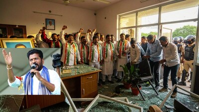 गजवेलमध्ये तणाव: काँग्रेसने KCR च्या कॅम्प कार्यालयावर हल्ला केला, CM रेवंतचा फोटो लावला
