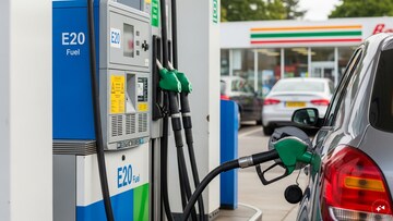 E20 Petrol: ఇకపై బంకుల్లో E20 ఫ్యూయల్ మాత్రమే.. పాత పెట్రోల్‌కి దీనికి తేడా  తెలియకుండా బండికి కొట్టిస్తున్నారా? | - News18 Telugu