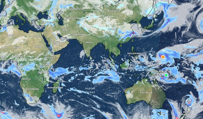  భారత వాతావర శాఖ (IMD), ఆంధ్రప్రదేశ్, తెలంగాణకి సంబంధించిన హీట్ వేవ్ హెచ్చరిక జారీచేసింది. ఏప్రిల్ 11 నుంచి 16 వరకూ కోస్తాంధ్ర, యానాంలో అత్యంత వేడి, తేమతో కూడిన వాతావరణం ఉంటుందని తెలిపింది. ఉక్కపోత కూడా ఉంటుంది. తెలంగాణకి హీట్ వేవ్ హెచ్చరిక చెయ్యలేదు. కానీ తెలంగాణలో కూడా ఇవాళ ఏప్రిల్ 11న వేడి వాతావరణమే ఉంటుంది. ఇంకా ఒడిశా, బెంగాల్, మాహారాష్ట్ర, కేరళ, గుజరాత్, తమిళనాడు, కర్ణాటకలో కూడా వేడి వాతావరణమే ఉంటుంది అని IMD చెప్పింది.