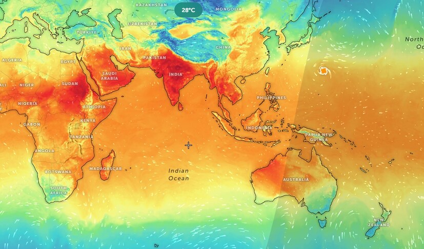  ఉష్ణోగ్రత అలర్ట్ ఉంది. ఎందుకంటే.. ఇవాళ ఏప్రిల్ 18న గూడూరు, రాయచోటి, కడప, పులివెందుల, కదిరి, ప్రొద్దుటూరు, అనంతపురం, నంద్యాల, డోన్, కర్నూలు, గద్వాల, ఆదోని, గుంతకల్ ప్రాంతాల్లో ఎక్కువ ఎండ ఉంటుంది. ఇక్కడ ఉష్ణోగ్రత 41 డిగ్రీల సెల్సియస్ నుంచి 43 డిగ్రీల సెల్సియస్ ఉంటుంది. మిగతా ఏపీ అంతటా.. 35 నుంచి 39 డిగ్రీల సెల్సియస్ ఉంటుంది. తెలంగాణలో 37 నుంచి 40 డిగ్రీల ఉష్ణోగ్రతలు ఉంటాయి. ఉత్తర తెలంగాణలోని నిజామాబాద్, ఆదిలాబాద్, రామగుండం, జగిత్యాల ఈ ప్రాంతాల్లో వేడి 41 డిగ్రీల సెల్సియస్ ఉంటుంది. తేమ తెలంగాణలో 28 శాతం, ఏపీలో 46 శాతం ఉంటుంది.