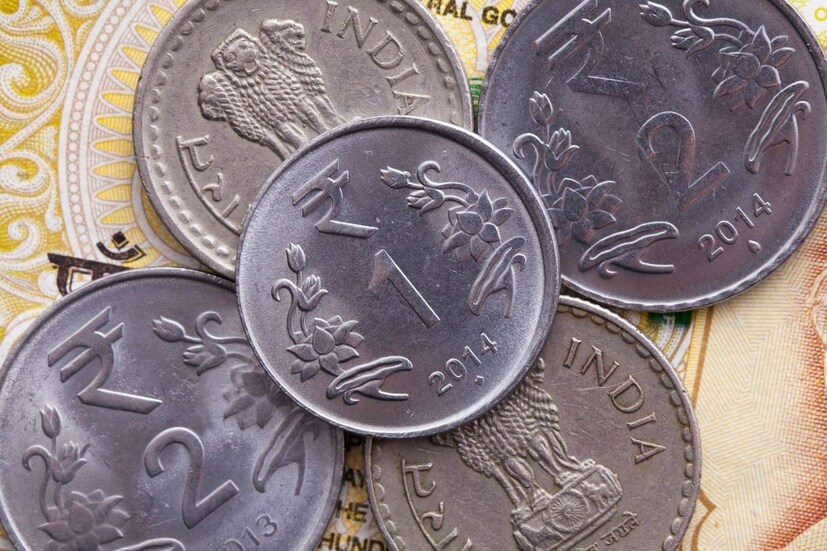 To Rupee Rupee Fall: చరిత్రలో తొలిసారి రూపాయి విలువ భారీ పతనం... వేటి ధరలు ఎలా ...