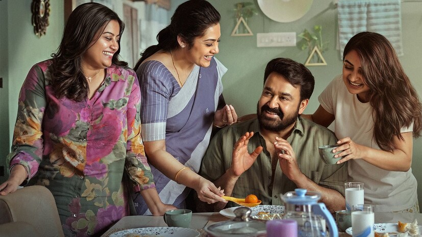  భారతీయ చలనచిత్ర రంగంలోనే ట్రెండ్‌సెట్టర్‌గా నిలిచిన సినిమా ‘దృశ్యం’. ఈ ఫ్రాంచైజీ నుండి రాబోతున్న మోస్ట్ అవేటెడ్ మూవీ ‘దృశ్యం 3’ (Drishyam 3). మలయాళ సూపర్ స్టార్ మోహన్‌లాల్ హీరోగా స్టార్ డైరెక్టర్ జీతూ జోసెఫ్ దర్శకత్వంలో రూపొందిన ఈ చిత్రం నేడు అనగా మే 21వ తేదీన ప్రపంచవ్యాప్తంగా థియేటర్లలో గ్రాండ్ రిలీజ్ కానుంది. ఈ సినిమాలో టాలీవుడ్ సీనియర్ స్టార్ హీరోయిన్ మీనా, ఎస్తేర్ అనిల్, అన్సిబా హాసన్, సిద్దిఖీ, ఆషా శరత్, మురళీ గోపి, శ్రీకాంత్ మురళీ, ఆంటోని పెరంబవూర్, తదితరులు నటించారు. ముందు నుంచే ఈ సినిమాపై భారీ అంచనాలు నెలకొన్న నేపథ్యంలో నేడు ఈ మూవీ రిలీజ్ పట్ల అందరిలోనూ క్యూరియాసిటీ నెలకొంది. మరి ఈ సినిమా ఎలా ఉండబోతోంది, మేకర్స్ తో పాటు పబ్లిక్ ఏమంటున్నారు అనేది ఇప్పుడు చూద్దాం..
