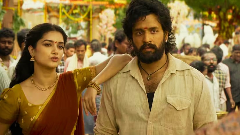 పరువు, ప్రేమ, స్నేహం, నమ్మకద్రోహం అనే బలమైన అంశాల చుట్టూ దర్శకుడు మురళీకిశోర్ అబ్బూరి ఈ కథను అల్లుకున్నారు. ఫస్టాఫ్ కాస్త నెమ్మదిగా సాగినప్పటికీ, ఇంటర్వెల్ కి 20 నిమిషాల ముందు అసలు కథ మొదలవుతుంది. సెకండాఫ్ లో ఈర్ష్య, ద్వేషం పవిత్రమైన స్నేహాన్ని ఎలా నాశనం చేస్తాయో దర్శకుడు అద్భుతంగా ఆవిష్కరించారు. సినిమాలో బోరింగ్ సీన్స్ లేవని చెప్పలేం కానీ, ఇప్పటివరకు అఖిల్ చేసిన సినిమాలు ఒకెత్తు అయితే 'లెనిన్' ఒకెత్తు అని చెప్పొచ్చు. పరువు, ప్రేమ, స్నేహం, నమ్మకద్రోహం అనే బలమైన అంశాల చుట్టూ దర్శకుడు మురళీకిశోర్ అబ్బూరి ఈ కథను అల్లుకున్నారు. ఫస్టాఫ్ కాస్త నెమ్మదిగా సాగినప్పటికీ, ఇంటర్వెల్ కి 20 నిమిషాల ముందు అసలు కథ మొదలవుతుంది. సెకండాఫ్ లో ఈర్ష్య, ద్వేషం పవిత్రమైన స్నేహాన్ని ఎలా నాశనం చేస్తాయో దర్శకుడు అద్భుతంగా ఆవిష్కరించారు. సినిమాలో బోరింగ్ సీన్స్ లేవని చెప్పలేం కానీ, ఇప్పటివరకు అఖిల్ చేసిన సినిమాలు ఒకెత్తు అయితే 'లెనిన్' ఒకెత్తు అని చెప్పొచ్చు.