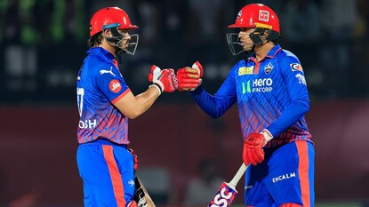 DC vs PBKS IPL 2026: ఢిల్లీని ప్లేఆఫ్ నుంచి తప్పించాలనుకున్న పంజాబ్ కింగ్స్ ప్లాన్స్ ఫలించలేదు. తమకు తిరుగే లేదనుకున్న జట్టుకి ఊహించని షాక్ ఇచ్చింది ఢిల్లీ క్యాపిటల్స్. అలా ఈ మ్యాచ్ ఫ్యాన్స్‌కి తెగ నచ్చింది. పూర్తి డీటెయిల్స్ చూద్దాం.