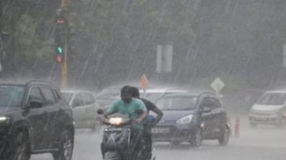 Heavy Rains: ఈ జిల్లాల్లో భారీ వర్షాలు.. నేటి వాతావరణంపై చల్లటి కబురు! Heavy Rains: ఈ జిల్లాల్లో భారీ వర్షాలు.. నేటి వాతావరణంపై చల్లటి కబురు!