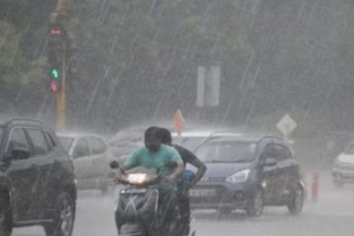 Weather Forecast: బంగాళాఖాతంలో అల్పపీడనం.. ఈ జిల్లాల్లో భారీ వర్షాలు!