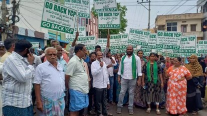 వైసీపీ నేతలపై ఆగ్రహం వ్యక్తం చేస్తున్న అమరావతి ప్రజలు