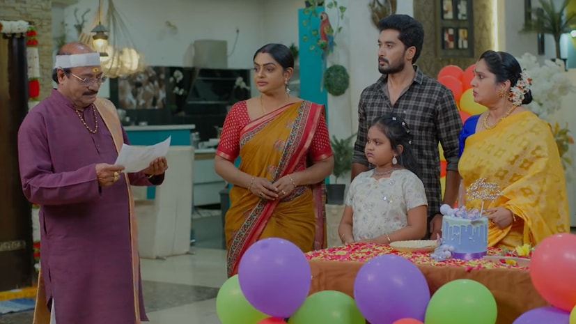 ఇండస్ట్రీ ఇన్సైడర్ల నమ్మదగిన సమాచారం ప్రకారం.. ఈ సీరియల్లో నటిస్తున్న లీడ్ యాక్టర్ల నెలవారీ సంపాదన లేదా రెమ్యునరేషన్, ప్రస్తుతం టాలీవుడ్లో ఒకటి రెండు సినిమాలు చేసే చిన్న, మధ్యతరహా హీరోల టోటల్ సినిమా రెమ్యునరేషన్తో సమానంగా ఉందని టాక్ వినిపిస్తోంది. దీనికి తోడు బ్రాండ్ ఎండార్స్మెంట్లు, సోషల్ మీడియా ప్రమోషన్స్, వ్యక్తిగత యూట్యూబ్ ఛానల్స్ ద్వారా వచ్చే అదనపు ఆదాయం దీనికి అదనం. స్టార్ మా నెట్వర్క్కు అత్యధిక అడ్వర్టైజింగ్ రెవెన్యూ (ప్రకటనల ద్వారా వచ్చే ఆదాయం) తెచ్చిపెడుతున్న ఏకైక స్లాట్ ఇదే కావడం గమనార్హం. ఇండస్ట్రీ ఇన్సైడర్ల నమ్మదగిన సమాచారం ప్రకారం.. ఈ సీరియల్లో నటిస్తున్న లీడ్ యాక్టర్ల నెలవారీ సంపాదన లేదా రెమ్యునరేషన్, ప్రస్తుతం టాలీవుడ్లో ఒకటి రెండు సినిమాలు చేసే చిన్న, మధ్యతరహా హీరోల టోటల్ సినిమా రెమ్యునరేషన్తో సమానంగా ఉందని టాక్ వినిపిస్తోంది. దీనికి తోడు బ్రాండ్ ఎండార్స్మెంట్లు, సోషల్ మీడియా ప్రమోషన్స్, వ్యక్తిగత యూట్యూబ్ ఛానల్స్ ద్వారా వచ్చే అదనపు ఆదాయం దీనికి అదనం. స్టార్ మా నెట్వర్క్కు అత్యధిక అడ్వర్టైజింగ్ రెవెన్యూ (ప్రకటనల ద్వారా వచ్చే ఆదాయం) తెచ్చిపెడుతున్న ఏకైక స్లాట్ ఇదే కావడం గమనార్హం.