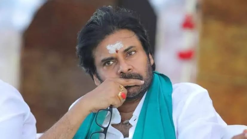 వైద్య నిపుణుల ప్రకారం.. రొటేటర్ కఫ్ అనేది భుజం కీలును స్థిరంగా ఉంచే కండరాలు, బంధన కణజాలాల (Tendons) సమూహం. ఇది చిట్లినప్పుడు తీవ్రమైన నొప్పి, చేతులు పైకి లేపలేకపోవడం వంటి ఇబ్బందులు ఎదురవుతాయి. పవన్ కళ్యాణ్కు గత 15 ఏళ్లుగా నడుము, భుజాల నొప్పులు ఉన్నట్లు తెలుస్తోంది. గతంలో పలు సినిమాల షూటింగ్ల సమయంలో, ముఖ్యంగా 'గబ్బర్ సింగ్' చిత్ర షూటింగ్ వేళ గుజరాత్లో గుర్రంపై నుంచి కింద పడటంతో ఆయనకు తీవ్ర గాయాలయ్యాయి. అప్పట్లోనే శస్త్రచికిత్స అవసరమని వైద్యులు చెప్పినా, నిర్మాతల శ్రేయస్సు కోరి అప్పట్లో సర్జరీని వాయిదా వేశారు. ఇప్పుడు కూడా అదే రీతిన ప్రజా సంక్షేమం కోసం తన ఆరోగ్యాన్ని పక్కన పెట్టడం విశేషం. వైద్య నిపుణుల ప్రకారం.. రొటేటర్ కఫ్ అనేది భుజం కీలును స్థిరంగా ఉంచే కండరాలు, బంధన కణజాలాల (Tendons) సమూహం. ఇది చిట్లినప్పుడు తీవ్రమైన నొప్పి, చేతులు పైకి లేపలేకపోవడం వంటి ఇబ్బందులు ఎదురవుతాయి. పవన్ కళ్యాణ్కు గత 15 ఏళ్లుగా నడుము, భుజాల నొప్పులు ఉన్నట్లు తెలుస్తోంది. గతంలో పలు సినిమాల షూటింగ్ల సమయంలో, ముఖ్యంగా 'గబ్బర్ సింగ్' చిత్ర షూటింగ్ వేళ గుజరాత్లో గుర్రంపై నుంచి కింద పడటంతో ఆయనకు తీవ్ర గాయాలయ్యాయి. అప్పట్లోనే శస్త్రచికిత్స అవసరమని వైద్యులు చెప్పినా, నిర్మాతల శ్రేయస్సు కోరి అప్పట్లో సర్జరీని వాయిదా వేశారు. ఇప్పుడు కూడా అదే రీతిన ప్రజా సంక్షేమం కోసం తన ఆరోగ్యాన్ని పక్కన పెట్టడం విశేషం.