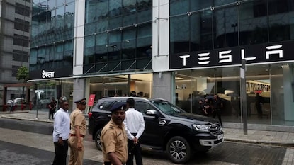 Tesla Hyderabad: హైదరాబాద్లో అడుపెట్టిన టెస్లా... మాదాపూర్లో ఎక్స్పీరియన్స్ సెంటర్ (File Photo) Tesla Hyderabad: హైదరాబాద్లో అడుపెట్టిన టెస్లా... మాదాపూర్లో ఎక్స్పీరియన్స్ సెంటర్ (File Photo)