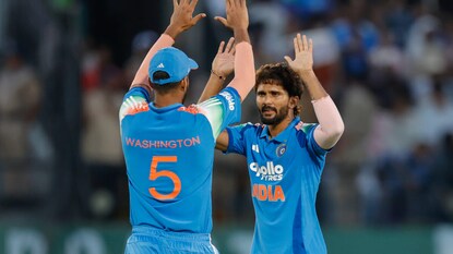 ధర్మశాల వన్డేలో పట్టు బిగించిన ఇండియా (Image- x - BCCI)