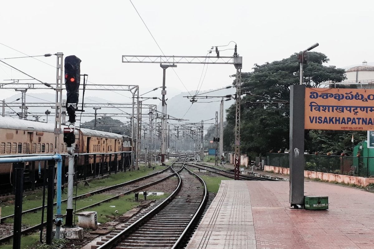 Visakhapatnam: విశాఖ రైల్వే ప్రయాణికులకు బిగ్ రిలీఫ్... భారీ అప్‌గ్రేడ్‌కు కేంద్రం గ్రీన్ సిగ్నల్